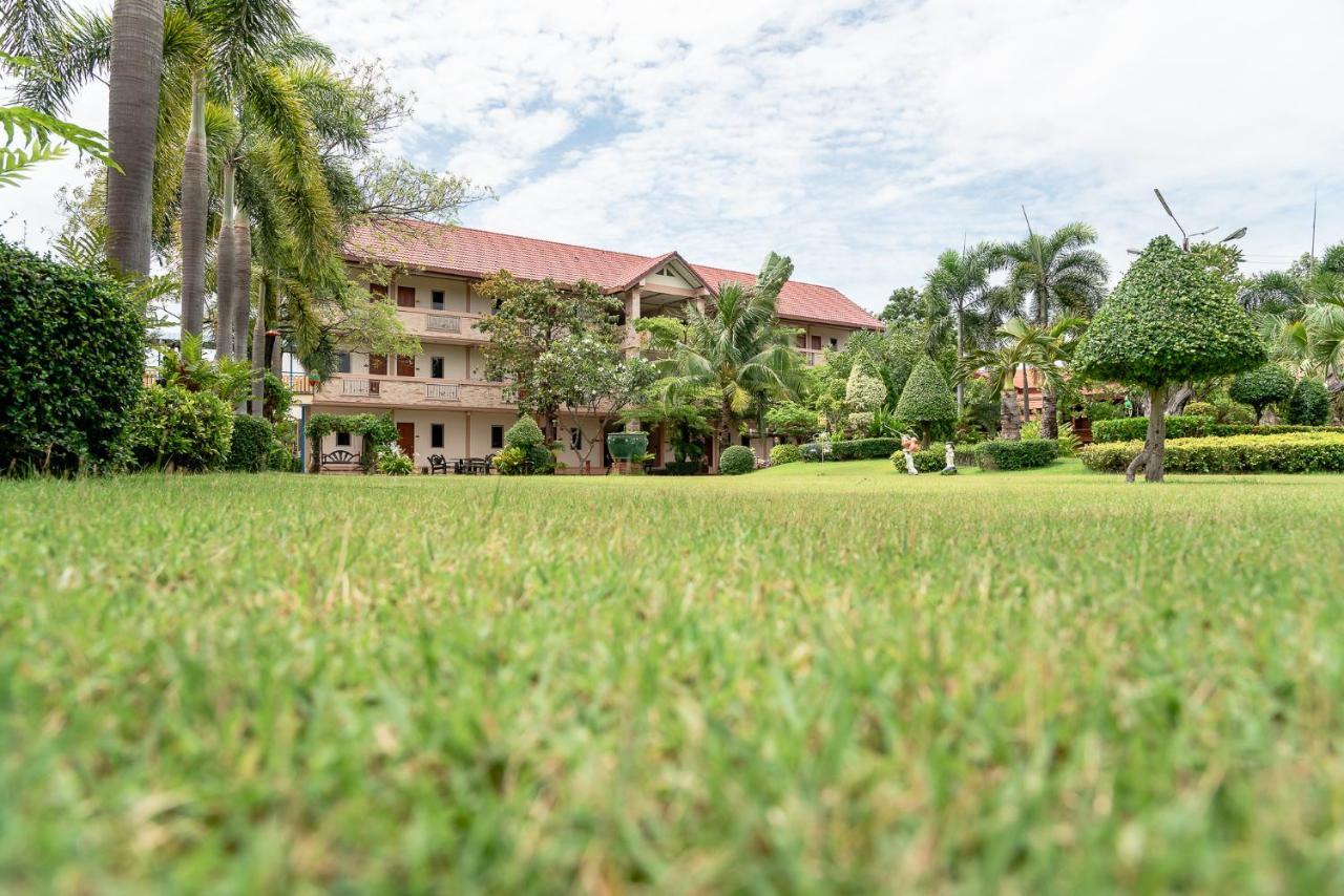 Pn Gold Resort Bangsaen Extérieur photo