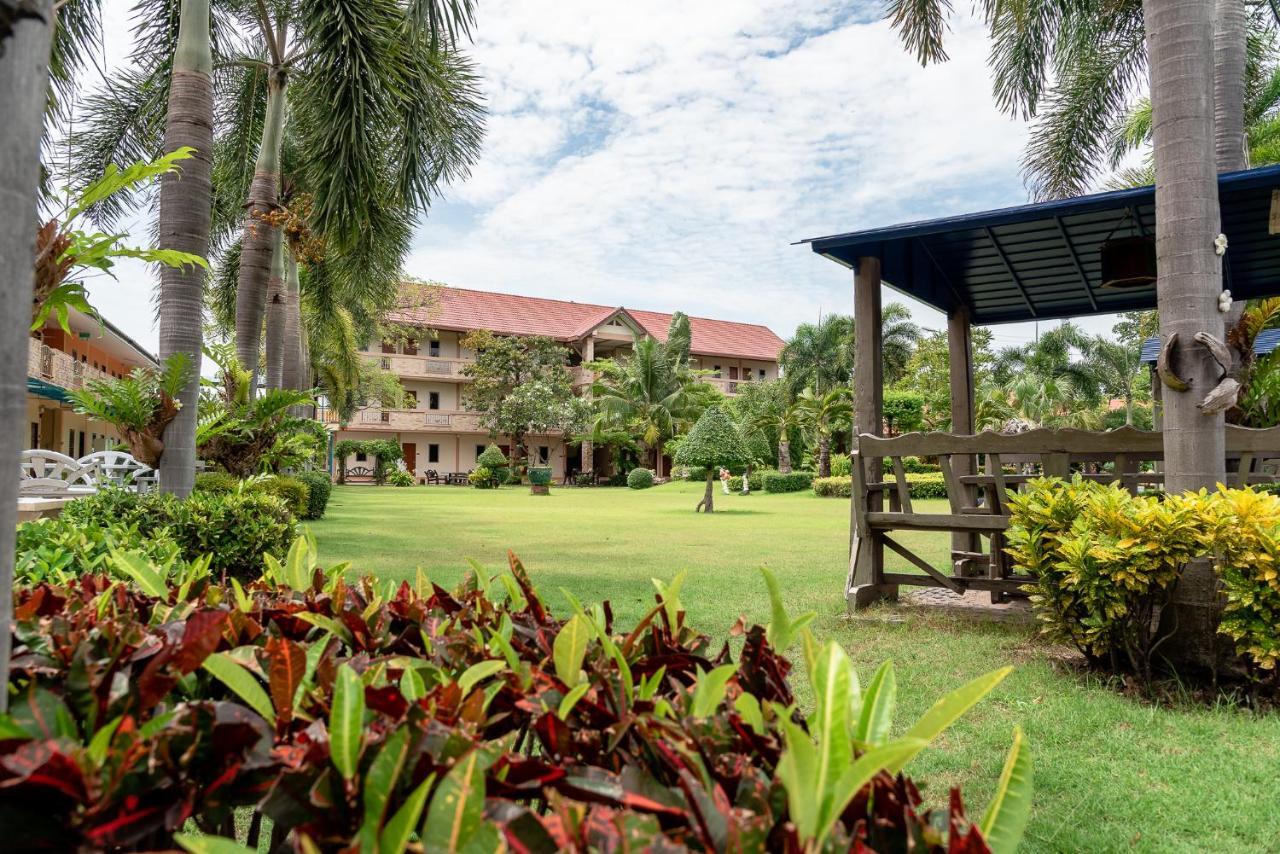 Pn Gold Resort Bangsaen Extérieur photo